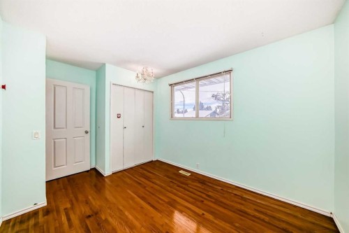 131 Bracewood Road Sw, Calgary, AB - Indoor Photo Showing Other Room