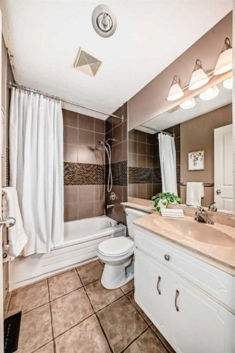131 Bracewood Road Sw, Calgary, AB - Indoor Photo Showing Bathroom