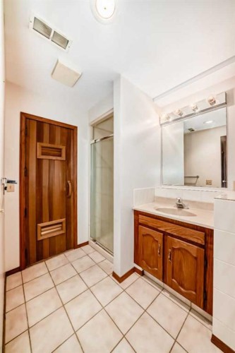 131 Bracewood Road Sw, Calgary, AB - Indoor Photo Showing Bathroom