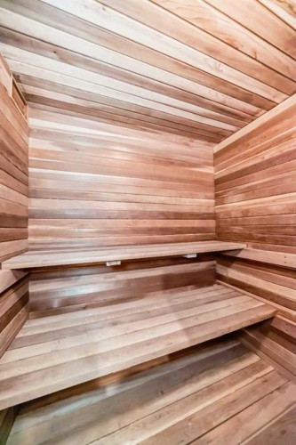 131 Bracewood Road Sw, Calgary, AB - Indoor Photo Showing Other Room