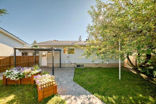 131 Bracewood Road Sw, Calgary, AB - Outdoor
