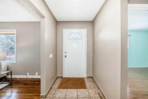 131 Bracewood Road Sw, Calgary, AB - Indoor Photo Showing Other Room