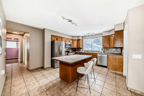 131 Bracewood Road Sw, Calgary, AB - Indoor Photo Showing Kitchen