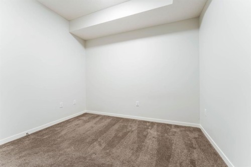 1410-33 Carringham Gate Nw, Calgary, AB - Indoor Photo Showing Other Room