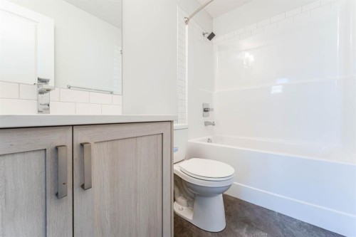 1410-33 Carringham Gate Nw, Calgary, AB - Indoor Photo Showing Bathroom