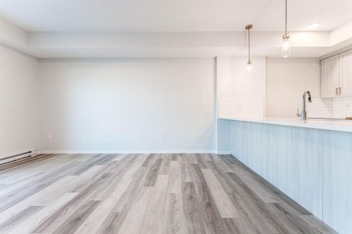1410-33 Carringham Gate Nw, Calgary, AB - Indoor Photo Showing Other Room