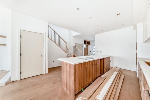 116 Heritage Manor, Cochrane, AB - Indoor Photo Showing Kitchen