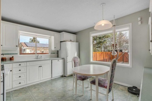 5602 Dalcastle Hill Nw, Calgary, AB - Indoor