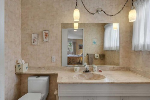 5602 Dalcastle Hill Nw, Calgary, AB - Indoor Photo Showing Bathroom