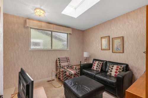 5602 Dalcastle Hill Nw, Calgary, AB - Indoor Photo Showing Other Room