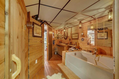 5602 Dalcastle Hill Nw, Calgary, AB - Indoor Photo Showing Other Room