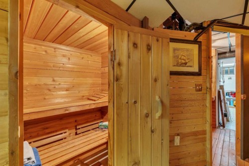 5602 Dalcastle Hill Nw, Calgary, AB - Indoor Photo Showing Other Room