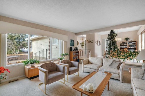 5602 Dalcastle Hill Nw, Calgary, AB - Indoor Photo Showing Living Room