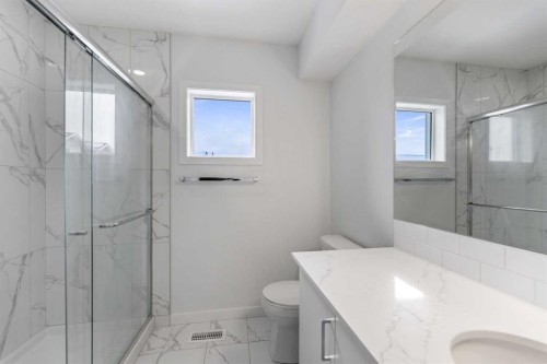 137-137 Red Embers Link Ne, Calgary, AB - Indoor Photo Showing Bathroom