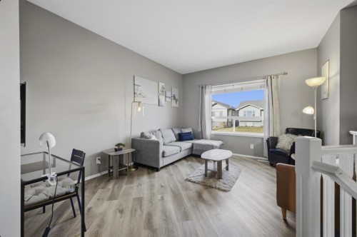 8 Horne Close, Sylvan Lake, AB - Indoor Photo Showing Living Room