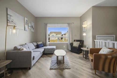 8 Horne Close, Sylvan Lake, AB - Indoor Photo Showing Living Room