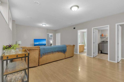 8 Horne Close, Sylvan Lake, AB - Indoor Photo Showing Living Room