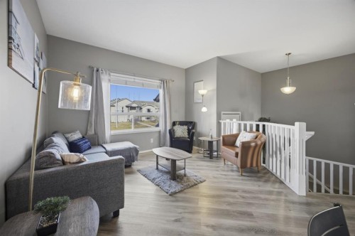 8 Horne Close, Sylvan Lake, AB - Indoor Photo Showing Living Room
