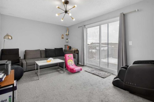 22-6100 4 Avenue Ne, Calgary, AB - Indoor Photo Showing Other Room