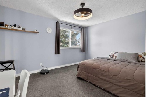 22-6100 4 Avenue Ne, Calgary, AB - Indoor Photo Showing Bedroom