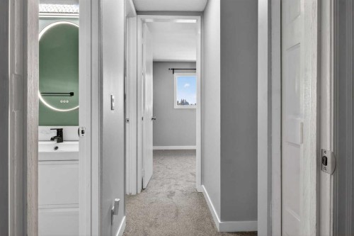 22-6100 4 Avenue Ne, Calgary, AB - Indoor Photo Showing Other Room