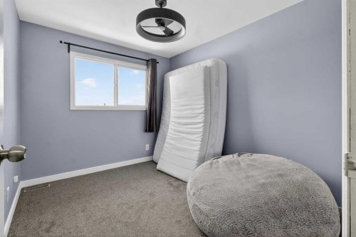 22-6100 4 Avenue Ne, Calgary, AB - Indoor Photo Showing Bedroom