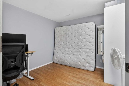 22-6100 4 Avenue Ne, Calgary, AB - Indoor Photo Showing Other Room