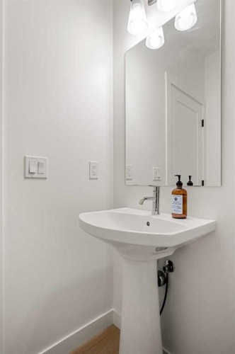 271 West Grove Point Sw, Calgary, AB - Indoor Photo Showing Bathroom