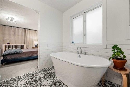 271 West Grove Point Sw, Calgary, AB - Indoor Photo Showing Bathroom