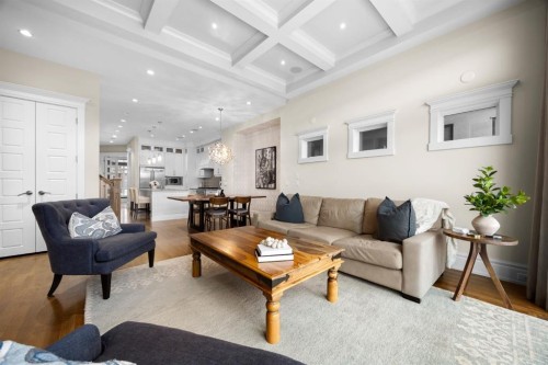 2037 48 Avenue Sw, Calgary, AB - Indoor Photo Showing Living Room