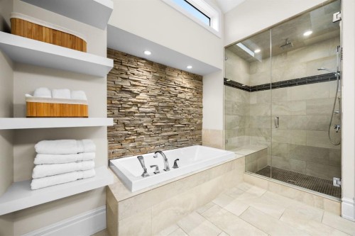 2037 48 Avenue Sw, Calgary, AB - Indoor Photo Showing Bathroom