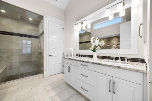2037 48 Avenue Sw, Calgary, AB - Indoor Photo Showing Bathroom