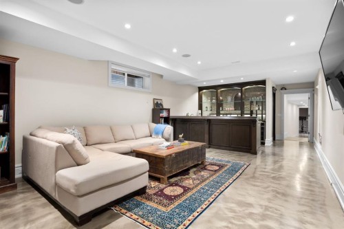 2037 48 Avenue Sw, Calgary, AB - Indoor