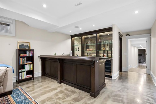 2037 48 Avenue Sw, Calgary, AB - Indoor