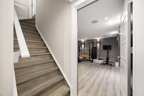 2037 48 Avenue Sw, Calgary, AB - Indoor Photo Showing Other Room