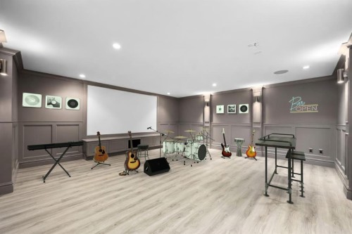 2037 48 Avenue Sw, Calgary, AB - Indoor Photo Showing Other Room