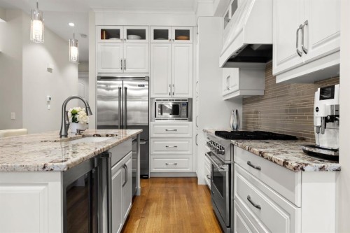 2037 48 Avenue Sw, Calgary, AB - Indoor Photo Showing Kitchen With Upgraded Kitchen