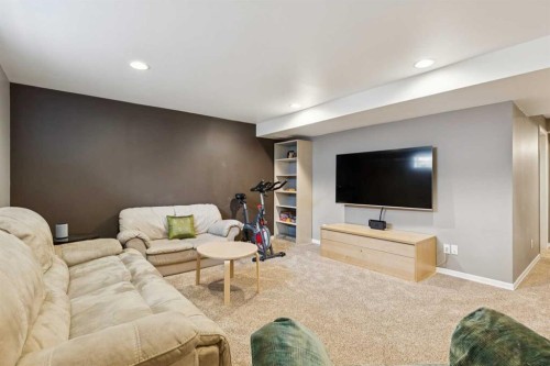 33 River Rock Crescent Se, Calgary, AB - Indoor Photo Showing Other Room