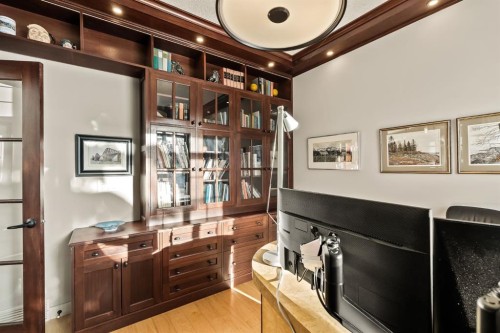 353 Discovery Ridge Boulevard Sw, Calgary, AB - Indoor Photo Showing Other Room