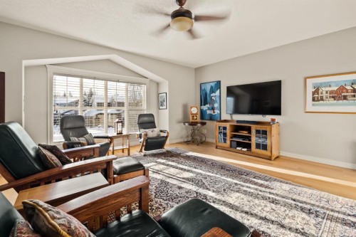 353 Discovery Ridge Boulevard Sw, Calgary, AB - Indoor Photo Showing Living Room