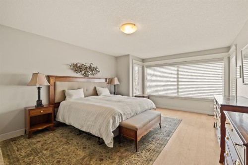 353 Discovery Ridge Boulevard Sw, Calgary, AB - Indoor Photo Showing Bedroom