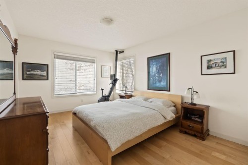 353 Discovery Ridge Boulevard Sw, Calgary, AB - Indoor Photo Showing Bedroom