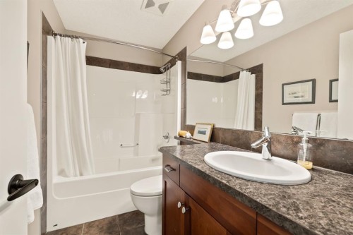 353 Discovery Ridge Boulevard Sw, Calgary, AB - Indoor Photo Showing Bathroom
