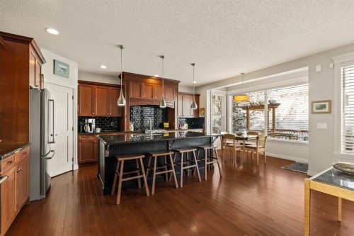 353 Discovery Ridge Boulevard Sw, Calgary, AB - Indoor Photo Showing Kitchen