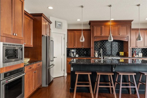 353 Discovery Ridge Boulevard Sw, Calgary, AB - Indoor Photo Showing Kitchen
