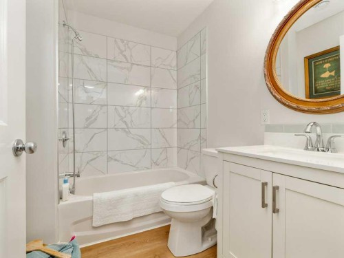 318 Whispering Way, Vulcan, AB - Indoor Photo Showing Bathroom