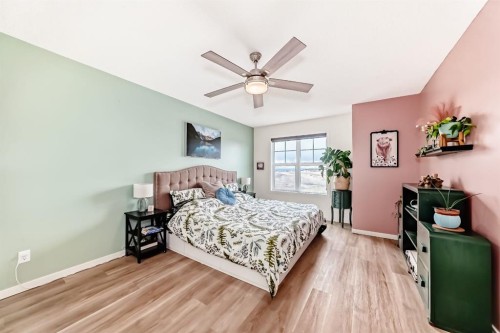 637-101 Sunset Drive, Cochrane, AB - Indoor Photo Showing Bedroom