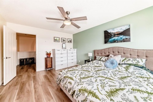 637-101 Sunset Drive, Cochrane, AB - Indoor Photo Showing Bedroom