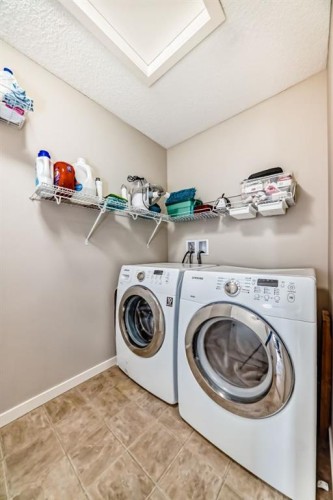 637-101 Sunset Drive, Cochrane, AB - Indoor Photo Showing Laundry Room