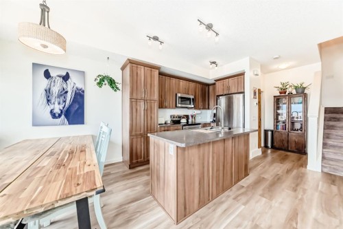 637-101 Sunset Drive, Cochrane, AB - Indoor Photo Showing Kitchen